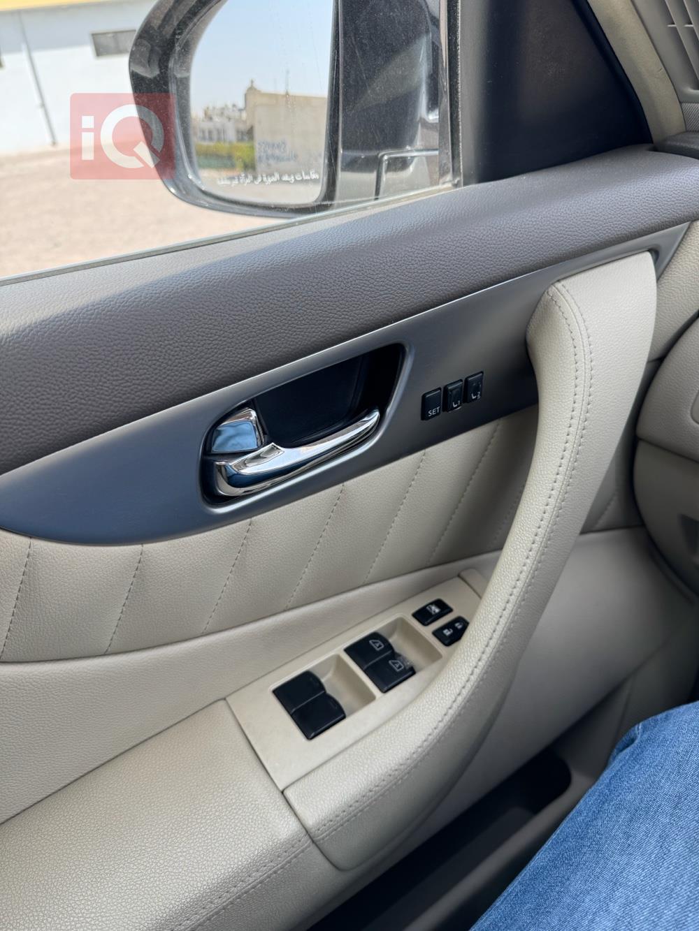 Infiniti QX70